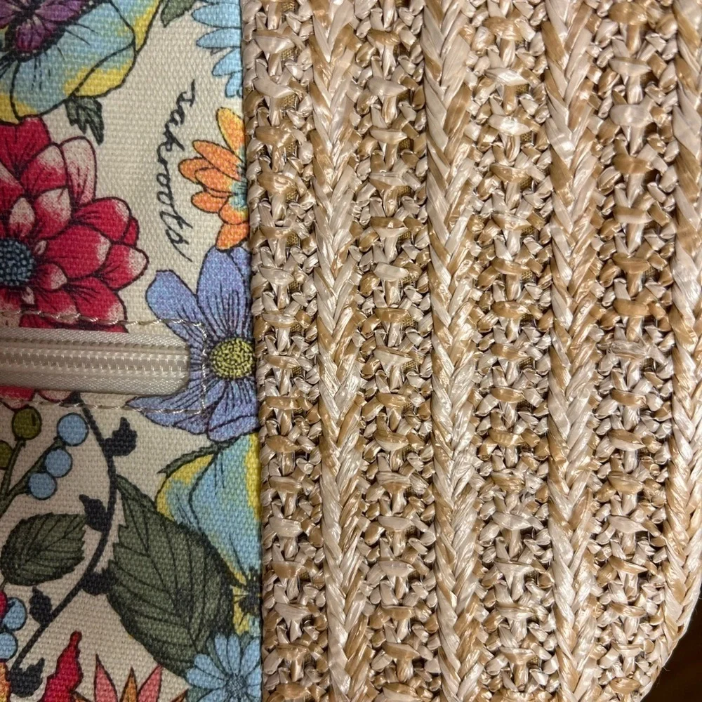 sakroots floral bag with straw sides never used. Flowers and butterflies - Picture 6 of 6